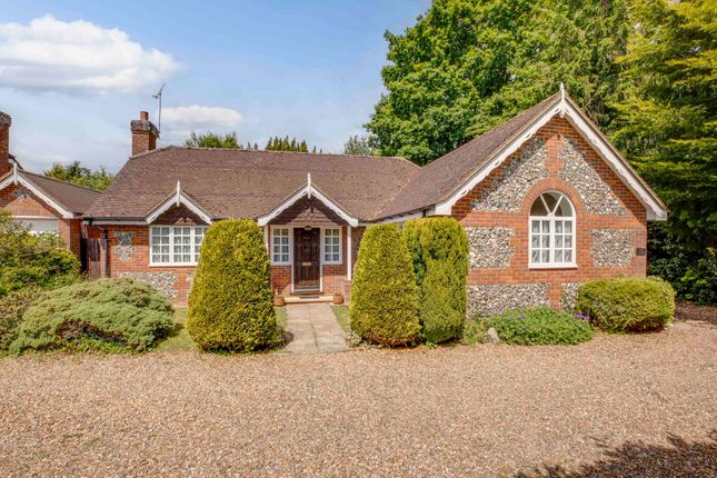 Pond Approach, High Wycombe HP15 3 bed bungalow for sale
