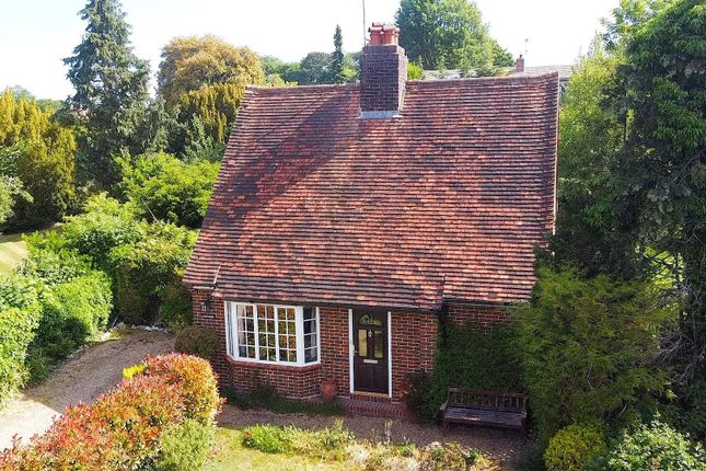 WORPLE ROAD, SOUTH LEATHERHEAD, KT22 2 bed detached house for sale