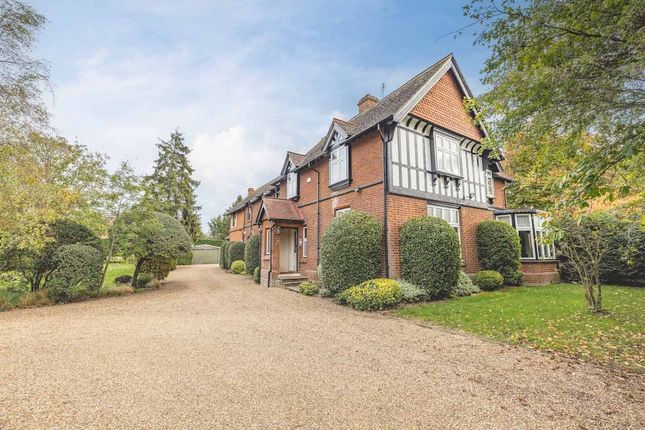 Eton Road, Datchet SL3 6 bed detached house for sale