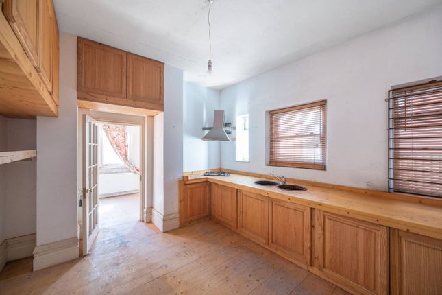 Frognal Lane, Hampstead, London, NW3 3 bed flat for sale
