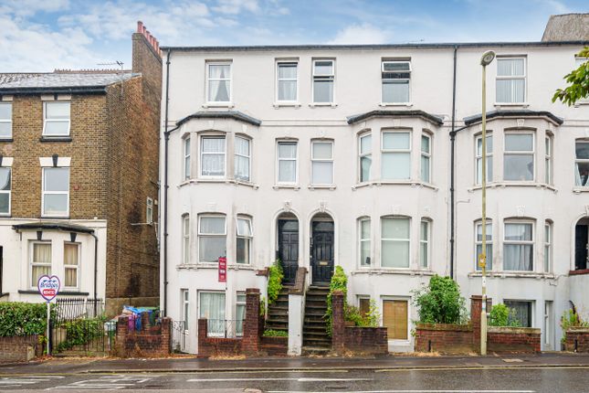 Queens Road, Aldershot 2 bed flat for sale
