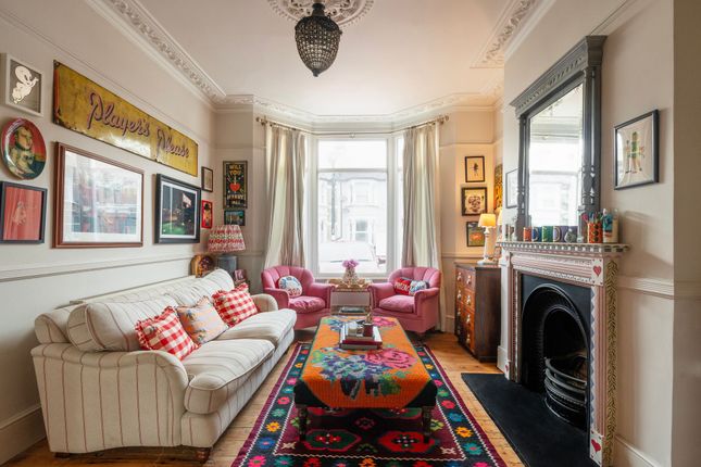 Grove Green Road, London E11 3 bed terraced house for sale