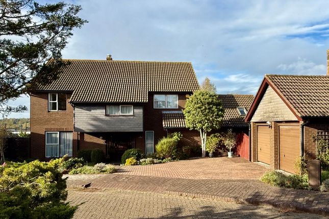 5 bed detached house