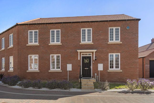 Follifoot Close, Bicester, OX26 3 bed semi