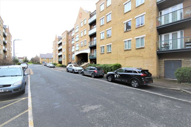 Phoenix Court, Black Eagle Drive... 2 bed apartment for sale