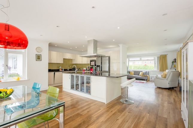 Ifoldhurst, Billingshurst, RH14 4 bed detached bungalow for sale