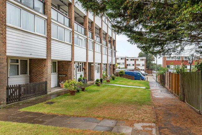 Edgewood Drive, Orpington, BR6 6LG 3 bed maisonette for sale