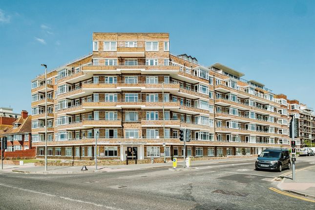 3 bedroom flat for sale