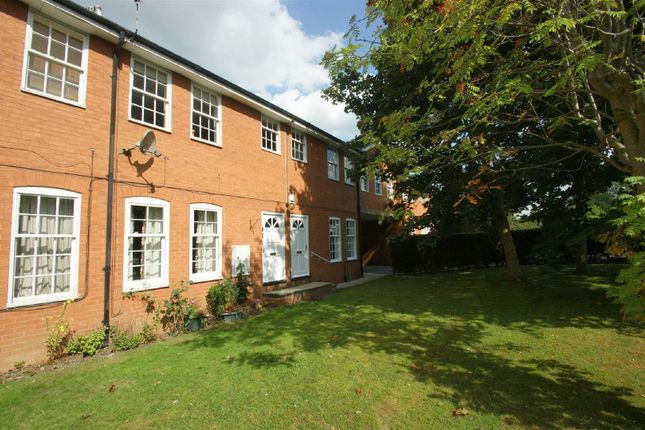 Hallgate Court, Alwoodley, Leeds 2 bed flat for sale