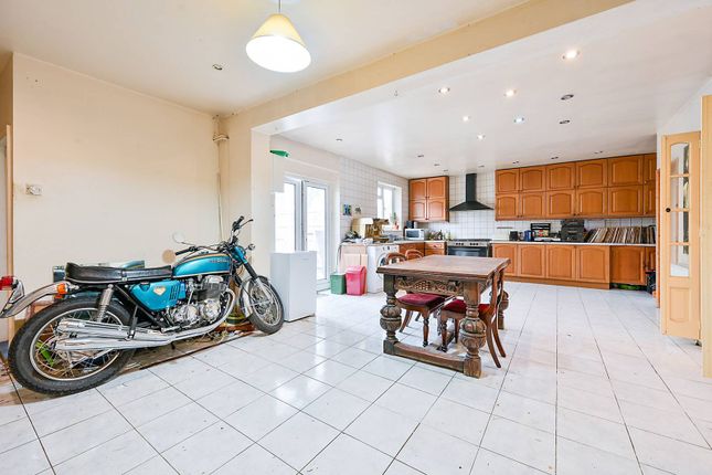 Greenford Avenue, Hanwell, London, W7 6 bed house for sale
