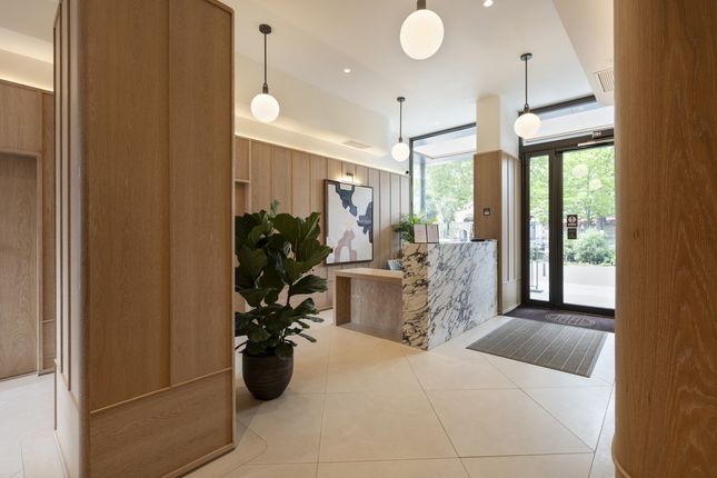 St. Johns Wood Road, London, NW8 3 bed apartment for sale