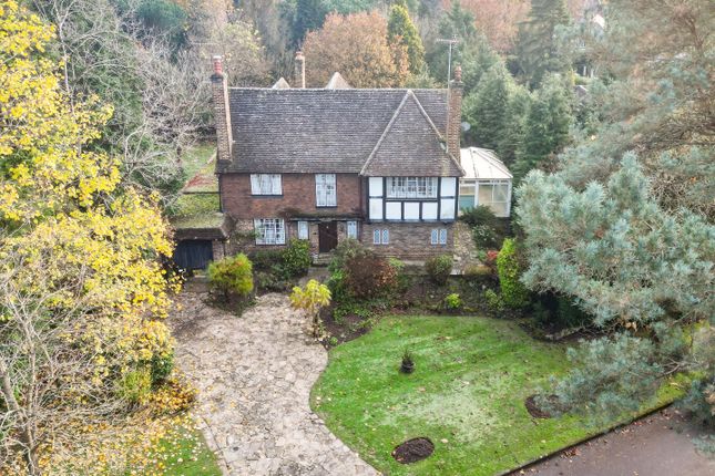 Broad High Way, Cobham, Surrey, KT11 4 bed detached house for sale