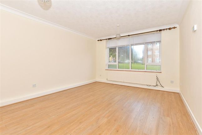 Shorncliffe Road, Folkestone, Kent 2 bed ground floor flat for sale