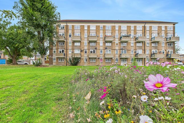 Canberra Drive, Northolt, UB5 2 bed apartment for sale