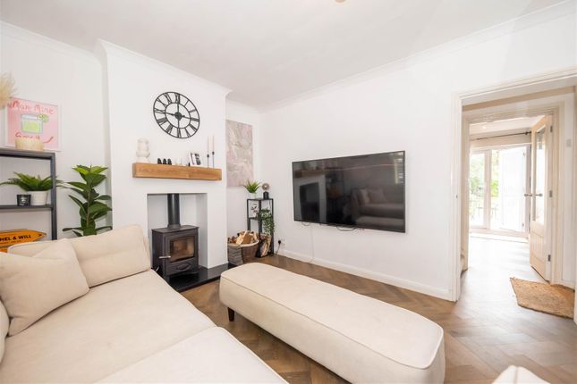 Winchester Street, Farnborough GU14 2 bed semi