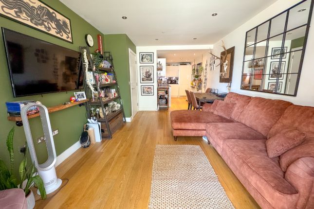 Love Lane, Woolwich, London, SE18 6GW 1 bed ground floor flat for sale