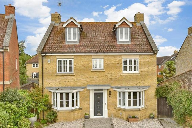 5 bed detached house