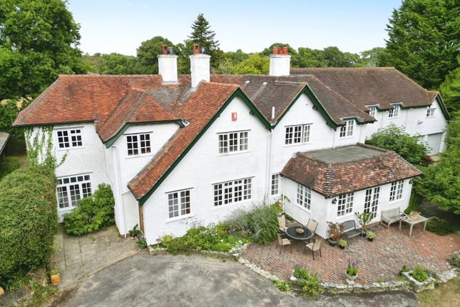6 bedroom detached house for sale