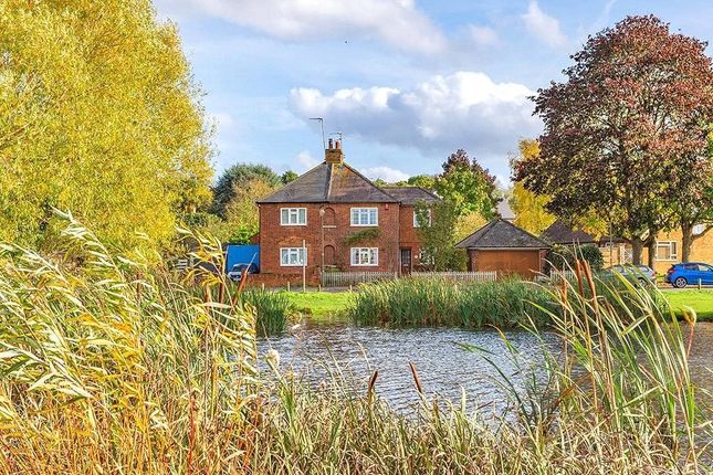 West End Lane, Esher, Surrey, KT10 2 bed semi