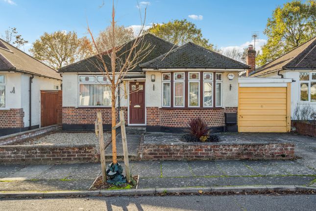Woodford Crescent, Pinner, HA5 2 bed detached house for sale