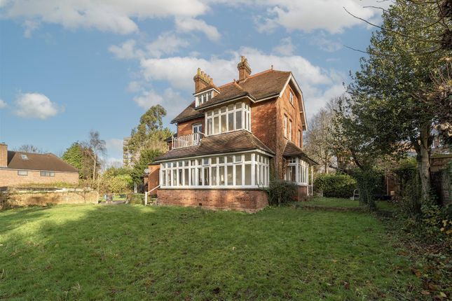 6 bedroom detached house for sale