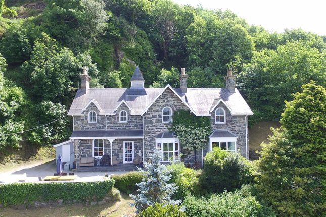 8 bed detached house