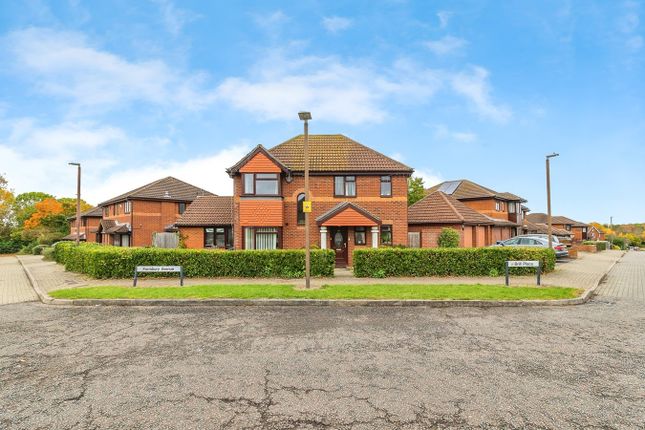 Brill Place, Milton Keynes MK13 5 bed detached house for sale