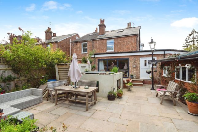 6 bedroom semi-detached house for sale