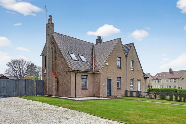 16 Duncan Drive, Irvine, KA12 0HY 3 bed semi