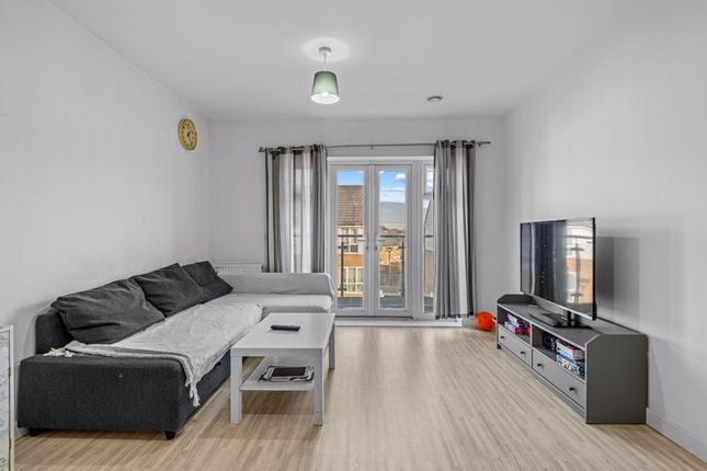 Wintergreen Boulevard, West Drayton, UB7 2 bed apartment for sale