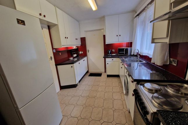 Newsome Road, Huddersfield HD4 2 bed detached bungalow for sale