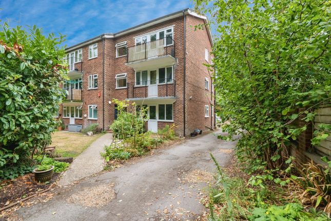 1 bedroom ground floor flat for sale