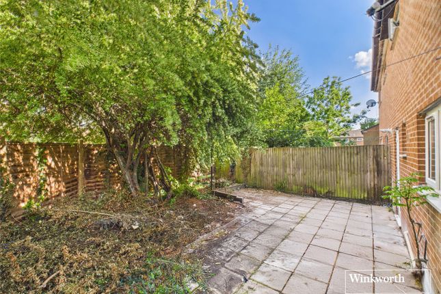 Runbury Circle, London NW9 3 bed end of terrace house for sale