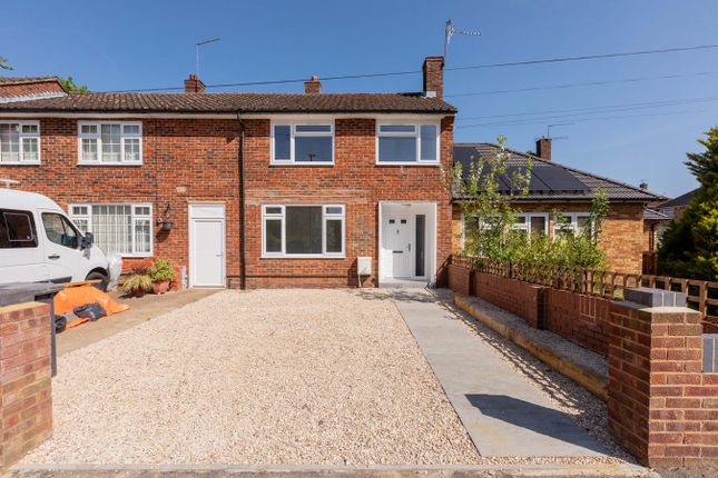 Doddsfield Road, Slough SL2 3 bed end of terrace house for sale