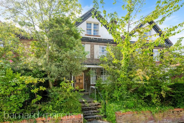 5 bedroom semi-detached house for sale