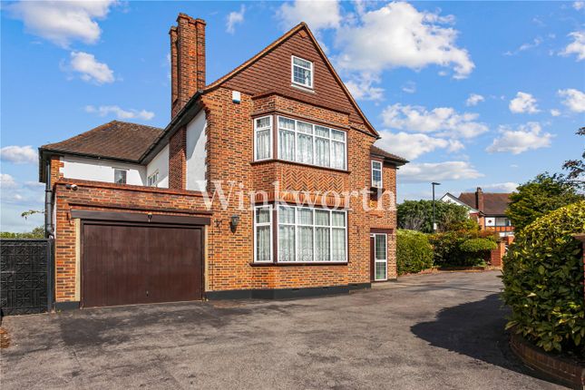 Powys Lane, London, N14 6 bed detached house for sale