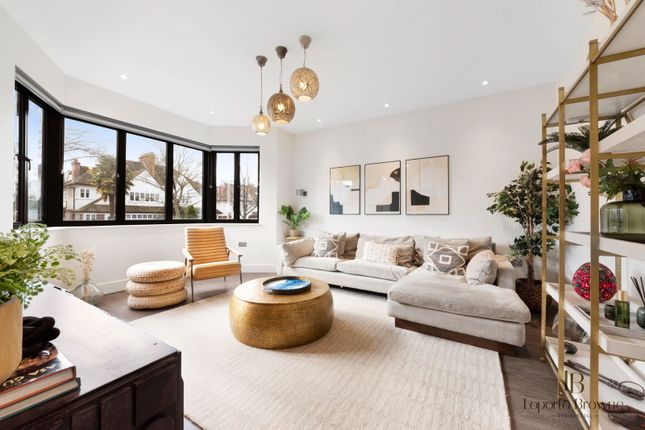 5 bedroom semi-detached house for sale