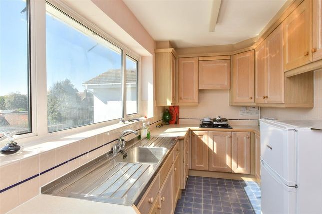 Alinora Avenue, Goring By Sea... 2 bed flat for sale