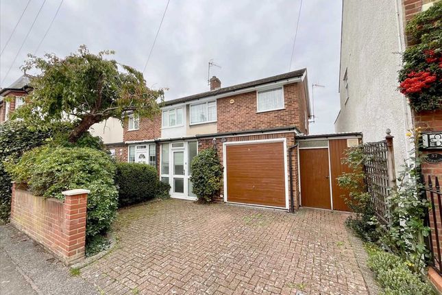 Glencoe Road, Bushey, WD23. 3 bed semi
