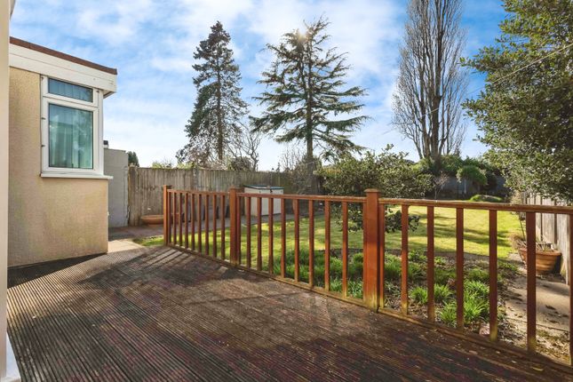3 bed link detached house