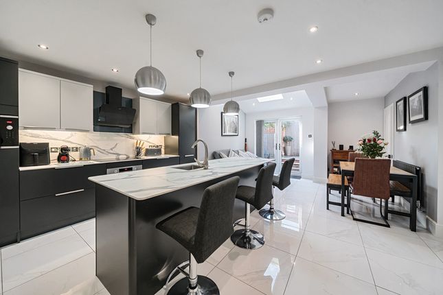 4 bedroom end of terrace house for sale