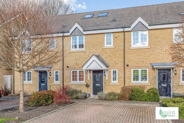 Brookwood Farm Drive, Woking GU21 3 bed terraced house for sale