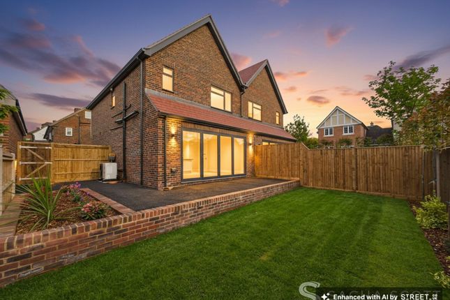 Bridgefield Close, Banstead, SM7 4 bed semi