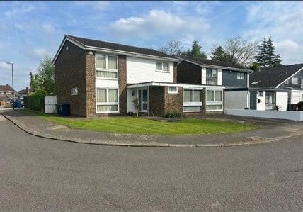 4 bed detached house