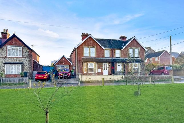 Queens Road, Freshwater PO40 3 bed semi