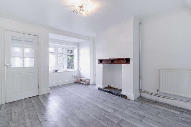 Riviera Mount, Doncaster, DN5 2 bed terraced house for sale
