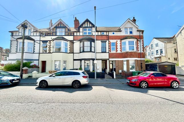 Wickham Avenue, Bexhill on Sea, TN39 2 bed flat for sale