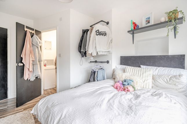 Roycroft Road, Bristol, BS34 6 bed semi