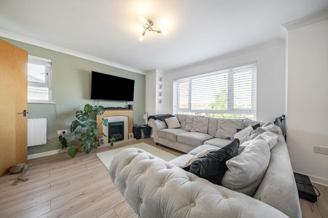 Meadowford Close, London 2 bed flat for sale