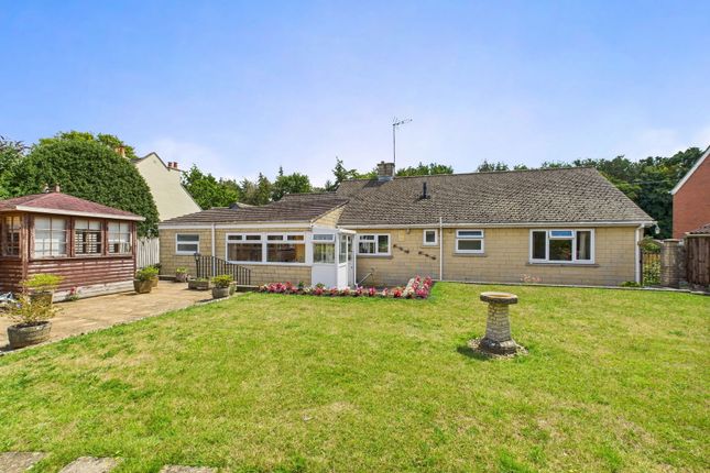 Old Road, Calne SN11 2 bed detached bungalow for sale